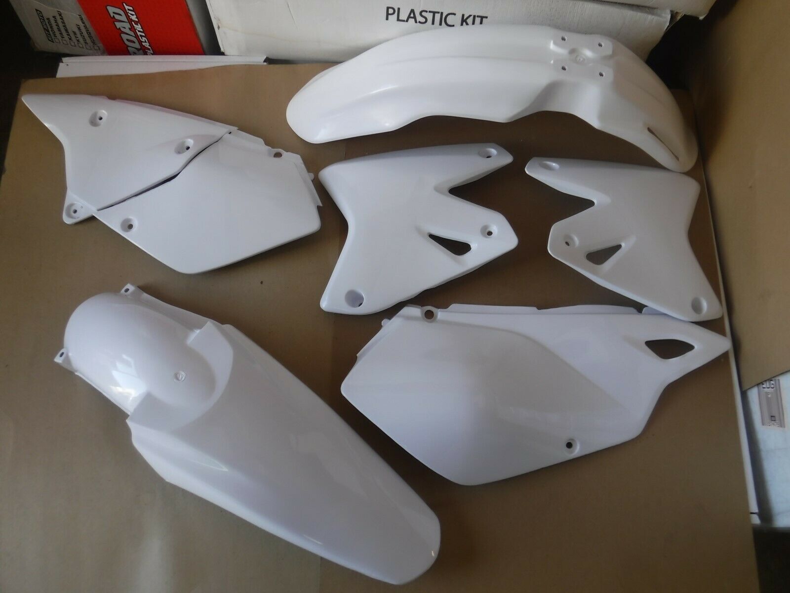 R Tec  Plastic Kit Suzuki Drz400 Drz400e Drz400s Drz400es White  Shrouds Fenders